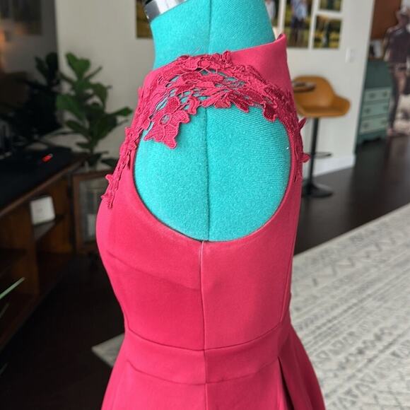 Merlot deep red cocktail dress with lace details size small - Picture 6 of 10
